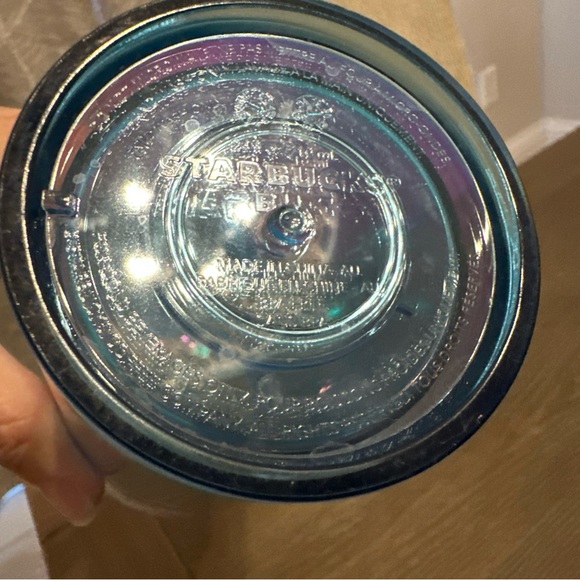 Starbucks 2023 Holiday Textured Snowflake Cold Cup Iridescent / Blue - 24 oz - Picture 4 of 6